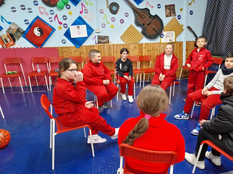 <h1>Il gioco</h1>
Un altro momento di scambio visivo tra i partecipanti