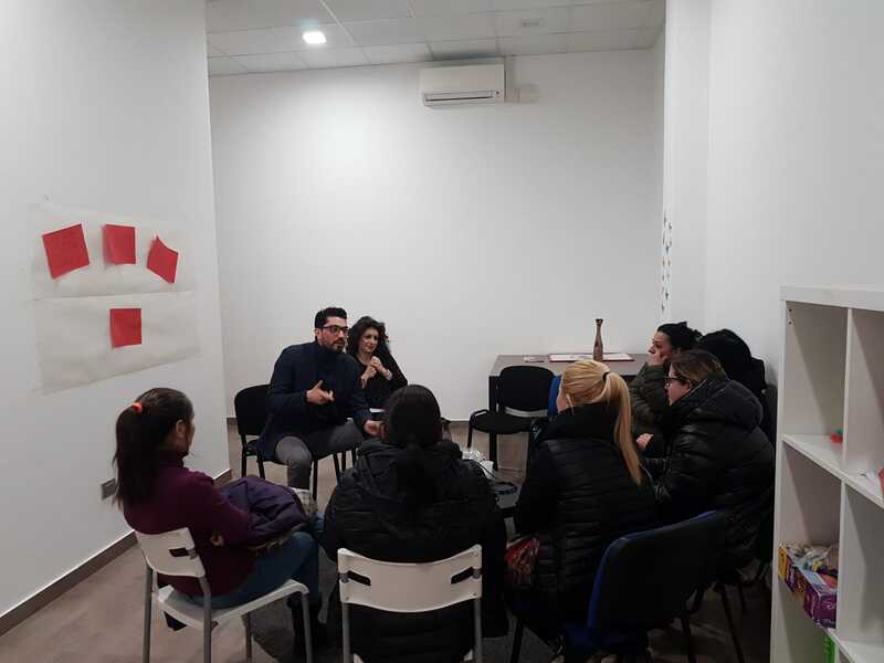 <h1>Primo gruppo</h1>
Primo momento di accoglienza delle mamme attraverso la tecnica autobiografica del nome.