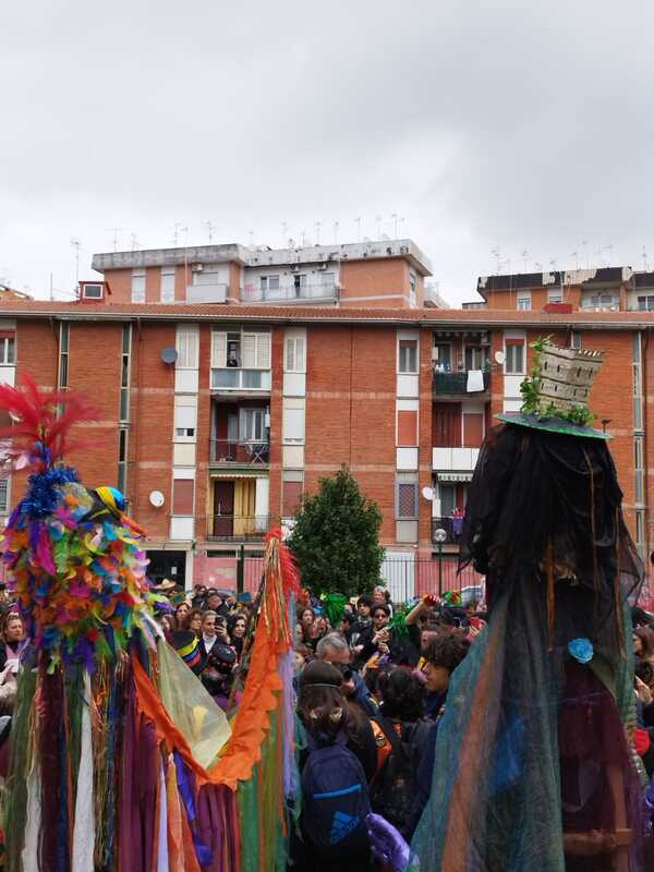 <h1>Momento conclusivo della sfilata di carnevale 2023</h1>