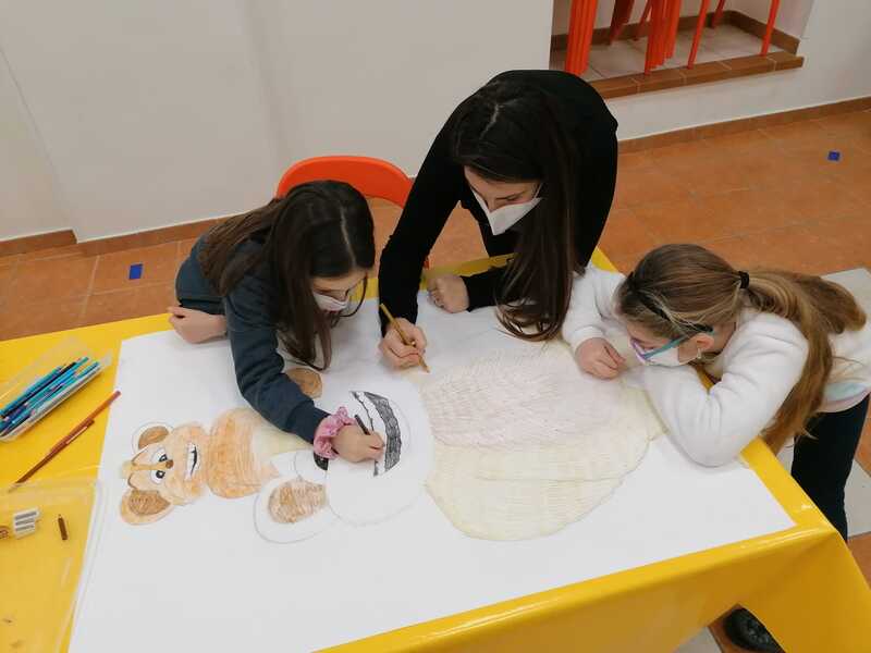 <h1>A pi&ugrave; mani</h1>
Costruzione dei personaggi in un lavoro di cooperazione