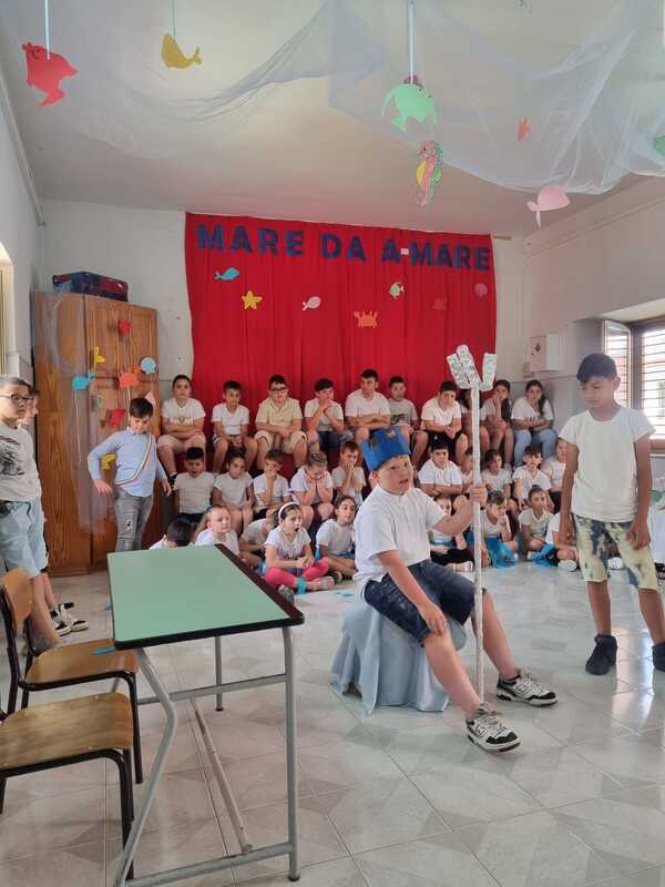 <h1>Nettuno in scena</h1>
Nettuno, il dio del mare, mentre dialoga con il suo servitore Zebellone