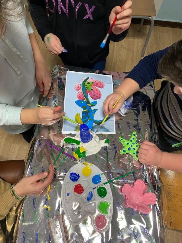 <h1>Scultura</h1>
Riproduzione plastico-pittorica di un tipico fiore della Kusama realizzata con das e acrilici